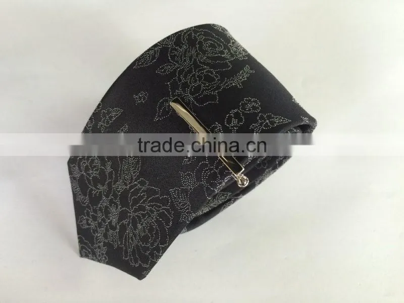 Men's blue/black 100% silk tie with flower design