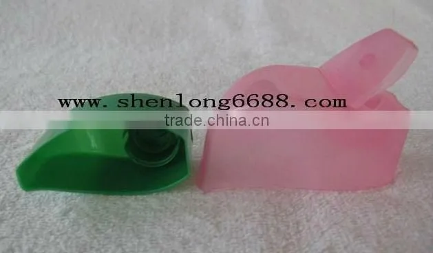 Special plastic bottle flip top cap