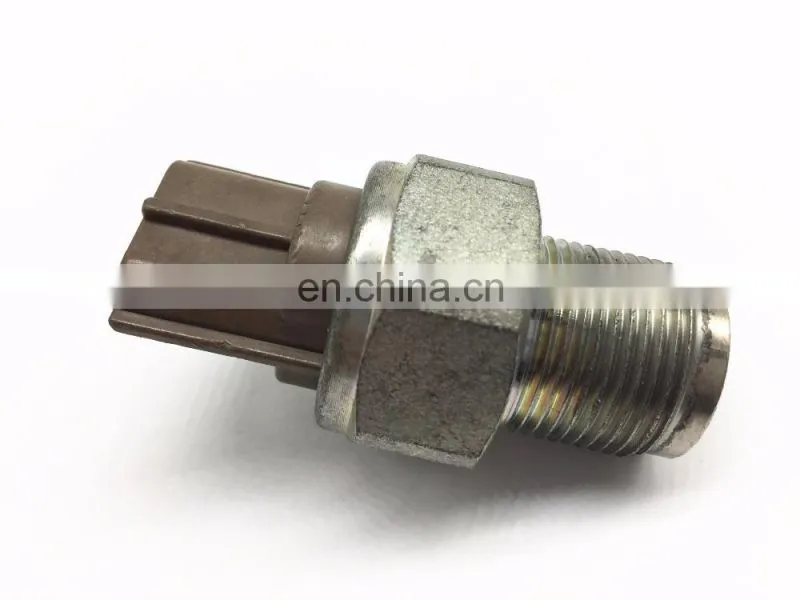 Fuel Rail Pressure Sensor For Ni-ssan Navara D40 2.5 DCI 499000-6131 4990006131