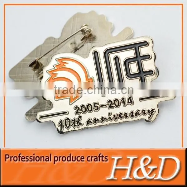 commander pete official pin badge for France market