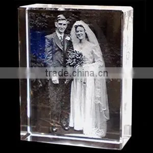 2016 Best sale crystal cube sandblasting wedding photo with red base