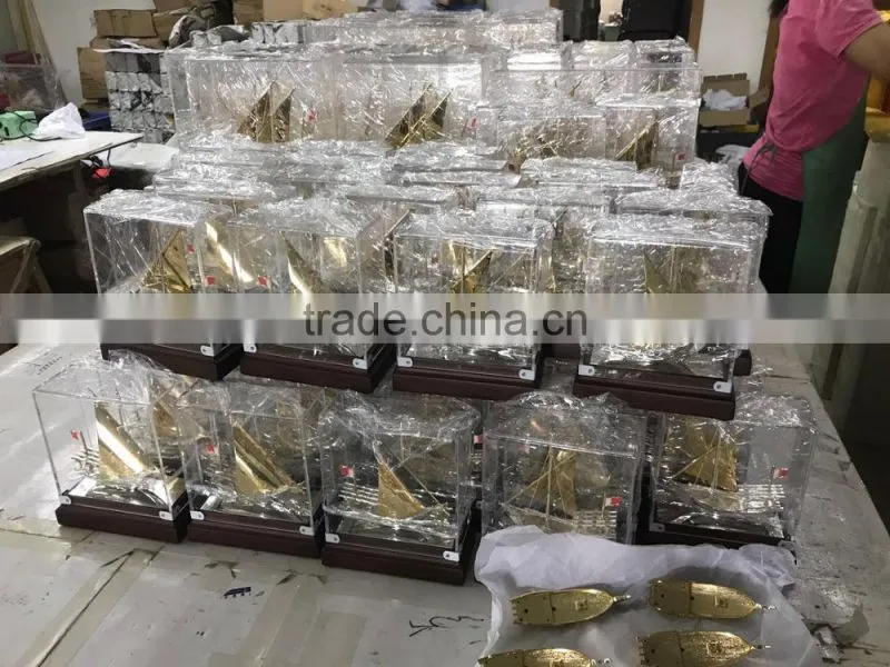2017 NEW Style High Quality Beautiful Real Gold plated Dhow with Souviner Gift