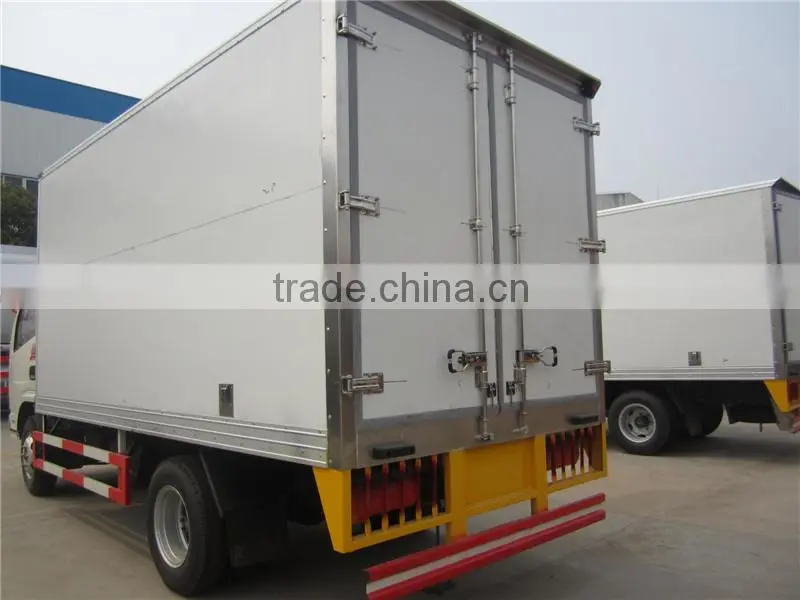 Dongfeng refrigerated cargo truck