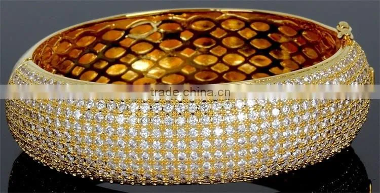 Top Seller Basic Look Micro Pave Setting Cubic Zircon Top Quality Chunky Crystal Bangle