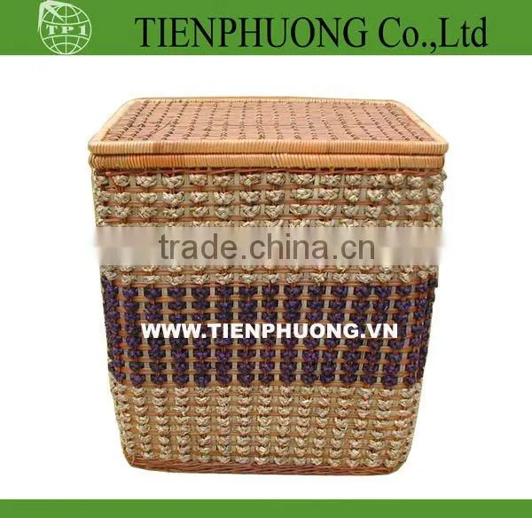 square wicker trunk with lid/chest furniter