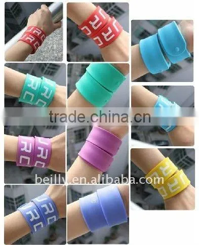 Cartoon Customized Silicone snap bracelet Slap on bands factory
