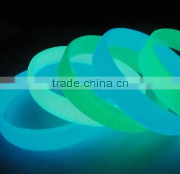 glow in dark wristbands