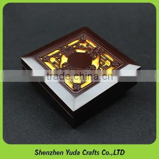 Best faver gift box with sculptured patterns glossy beautiful mdf box