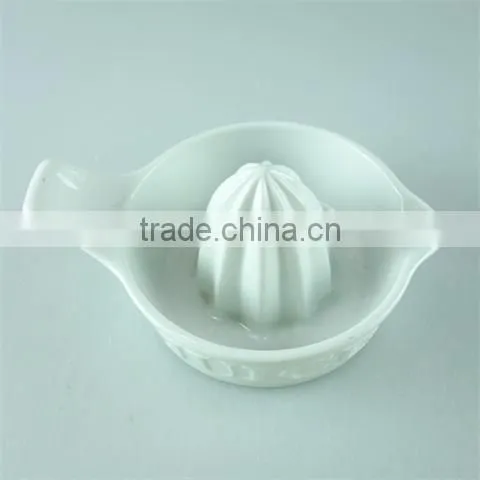White ceramic lemon/orange squeezer to make juice with cheap price
