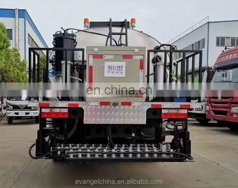 4x2 Left hand drive Dongfeng Euro5 180HP 7m3 asphalt distributor trucks for sale
