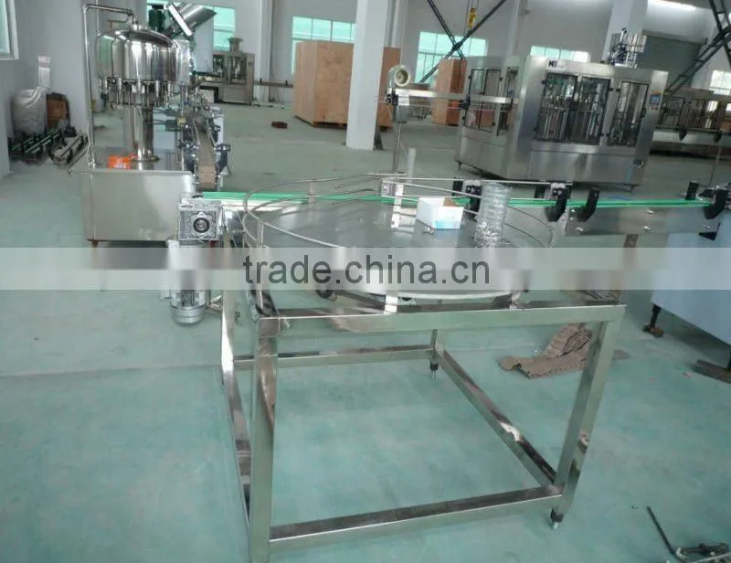 Rotary bottle feeding machine