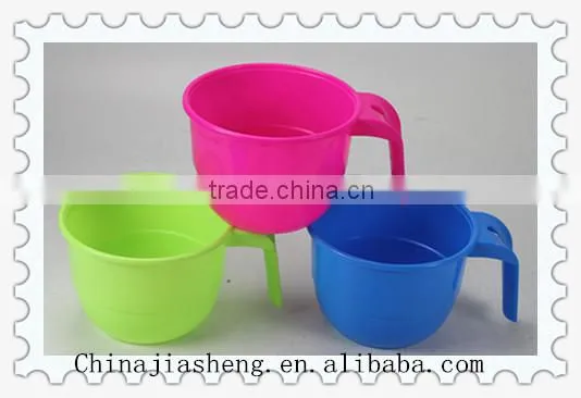 colorful good quality plastic bowl with lid and handle