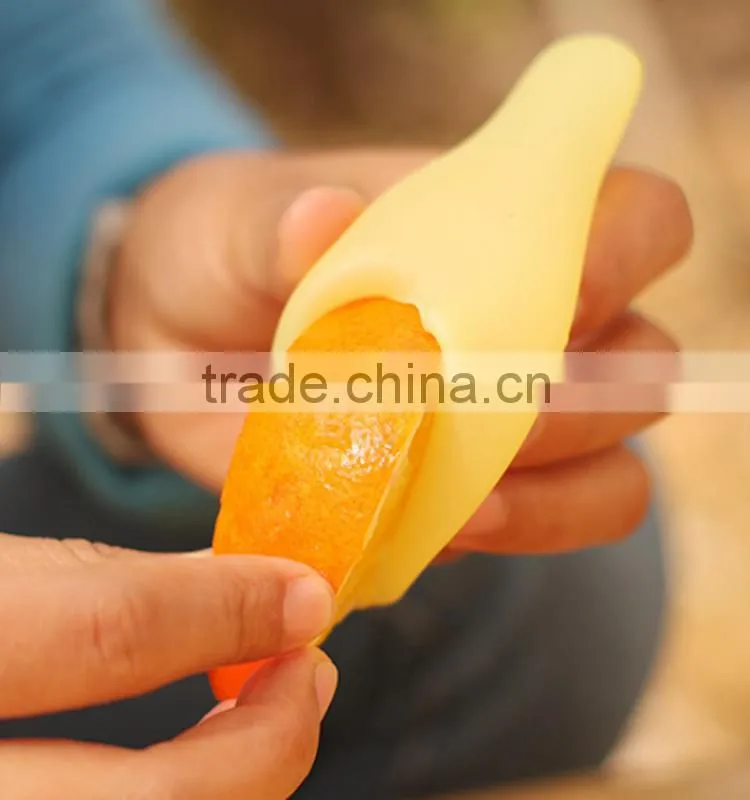 Cheap price food grade durable silicone hand press juicer squeezer