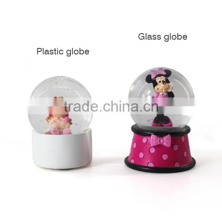 2015 customized cheap plastic snow globe