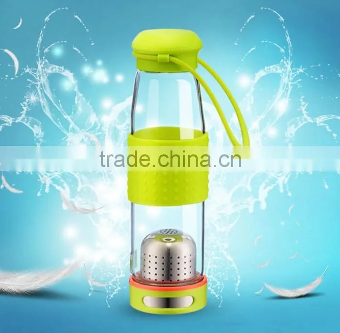 Borosilicate glass sports bottle with silicone sleeve