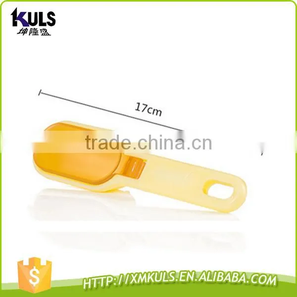 Creative kitchen supplies plastic scraping scales knife