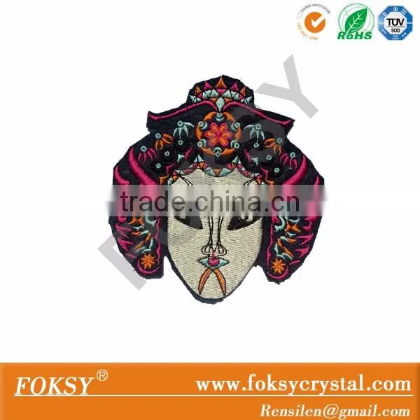 Fashion badge gold crown design iron on patch embroidered