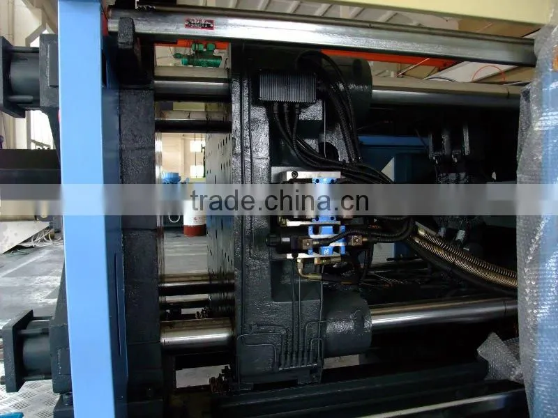Pipe fitting injection machine