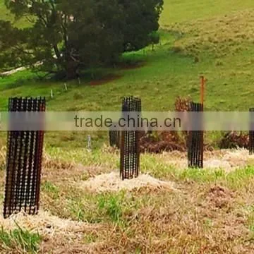 Plastic extruded tubular net for tree shelter