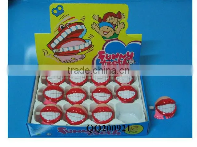 Plastic wind-up jumping expression ball