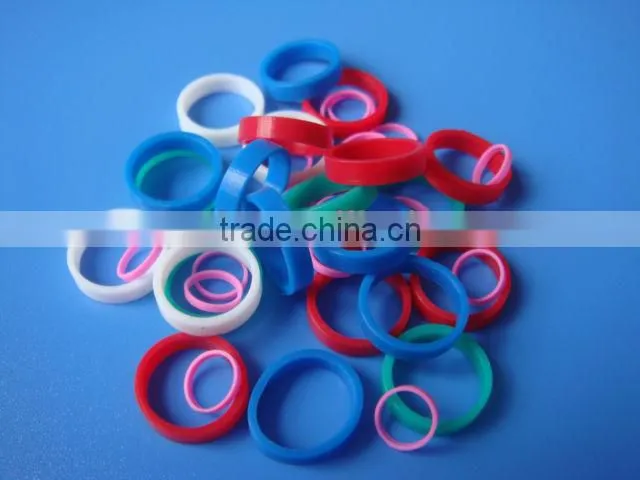 Eco-friendly soft customized logo color hiking silicone travel bottle band