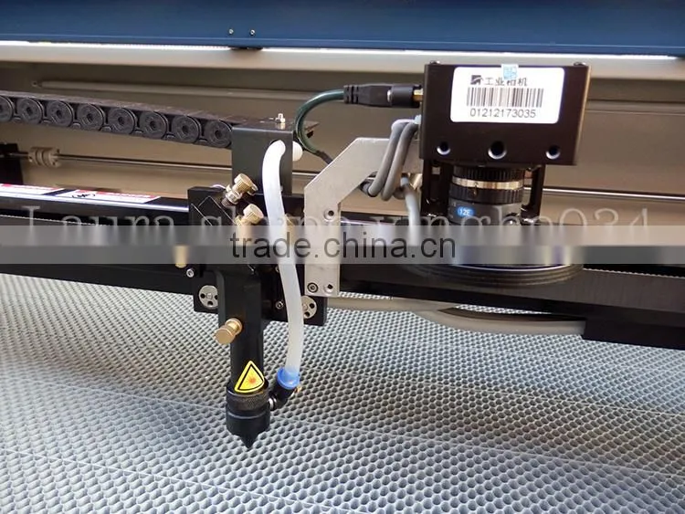 guangzhou factory fast speed actualmatic laser leather fabric cutting machine