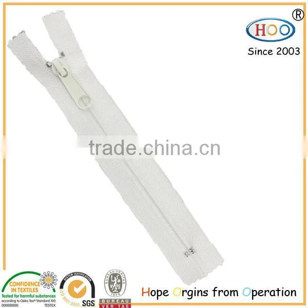 China alibaba wholesale clothes zip cheap nylon zipper dyeing