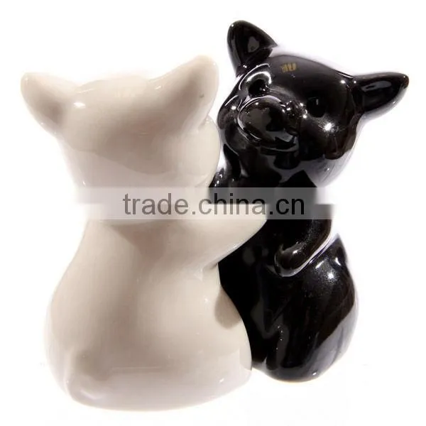 ceramic cute hug pig salt and pepper shaker