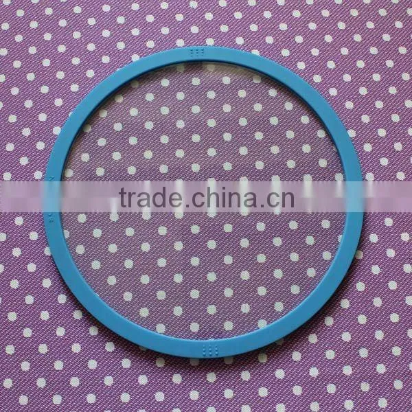 Silicone rim tempered glass lid