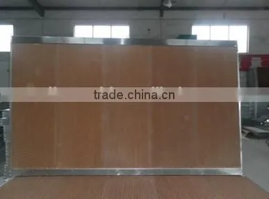 Evaporative water cooling pad for poultry