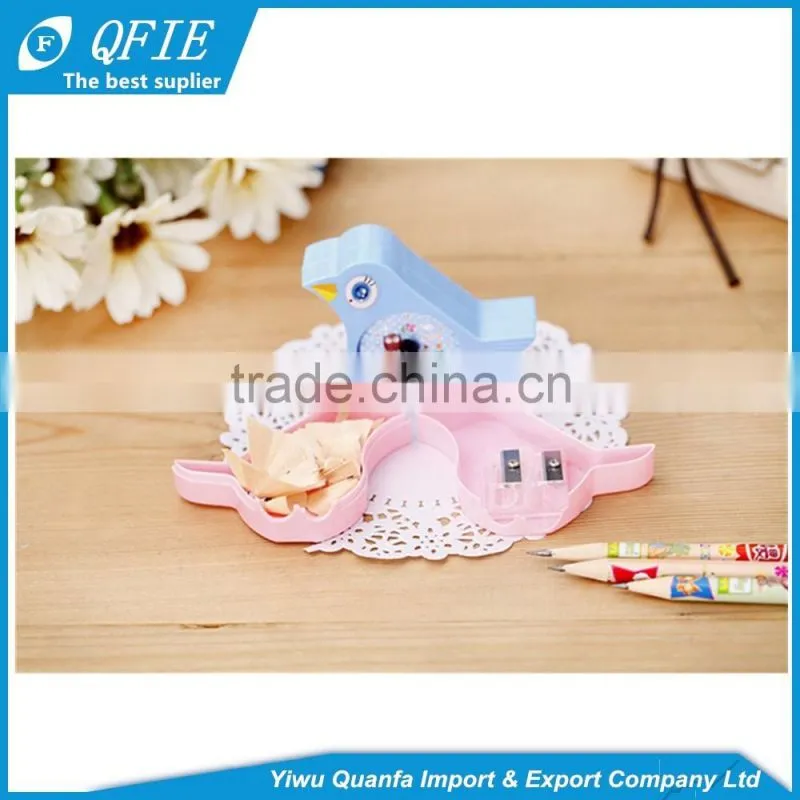 Hot selling promotional kid's gift plastic lovely animal pencil sharpener wth double hole