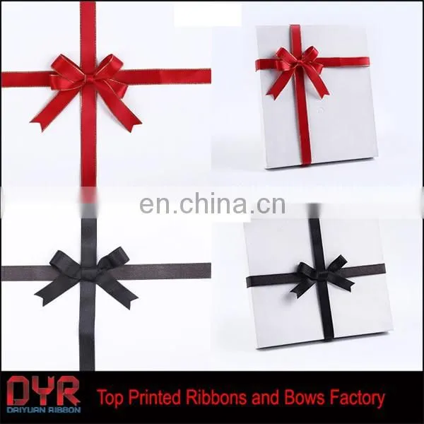 Pretty gift box packing ribbon bow