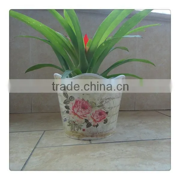 Plastic decorative flower pot