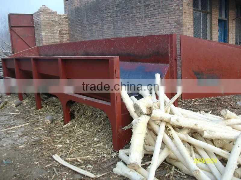 Bark stripping machine in the forest industry