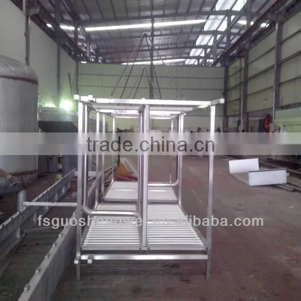 Cooling spray shelf