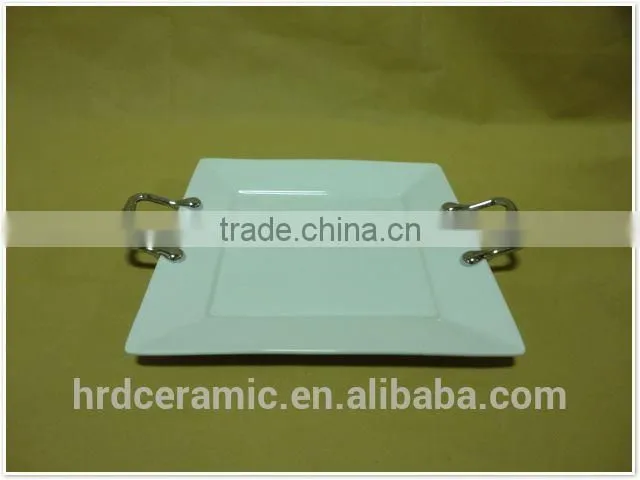 2014 stock ceramic decorate dinner plate with custom design with Metal handle