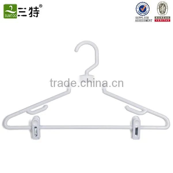 plastic clothes hangers white