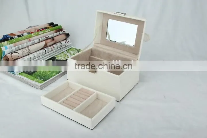white simple jewelry box with PU