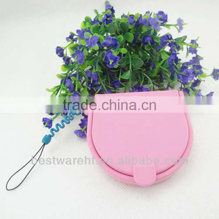 The horseshoe shaped silicone coin bag