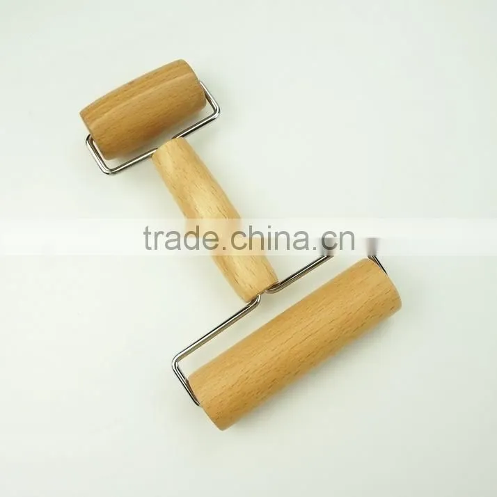22028 wooden pastry pizza rollers