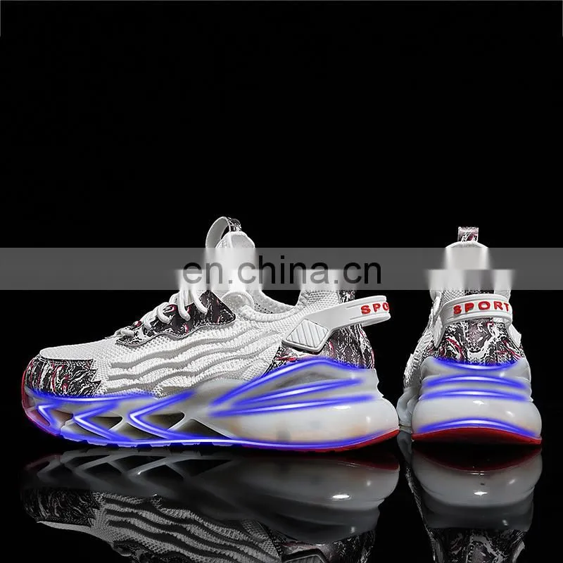 Factory Outlet Christmas Design Wholesale High Quality Men's Jogging Track and Field Breathable Customized Casual Sports Shoes