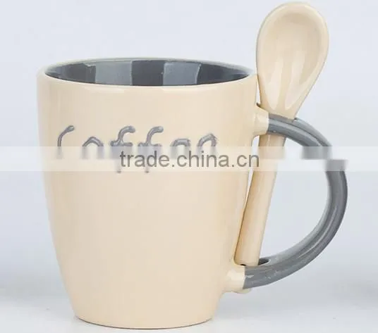 Wholesale glazing ceramic mug with spoon in handle
