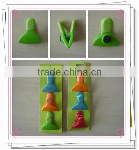 Magnetic plastic paper clip with diffierent colors