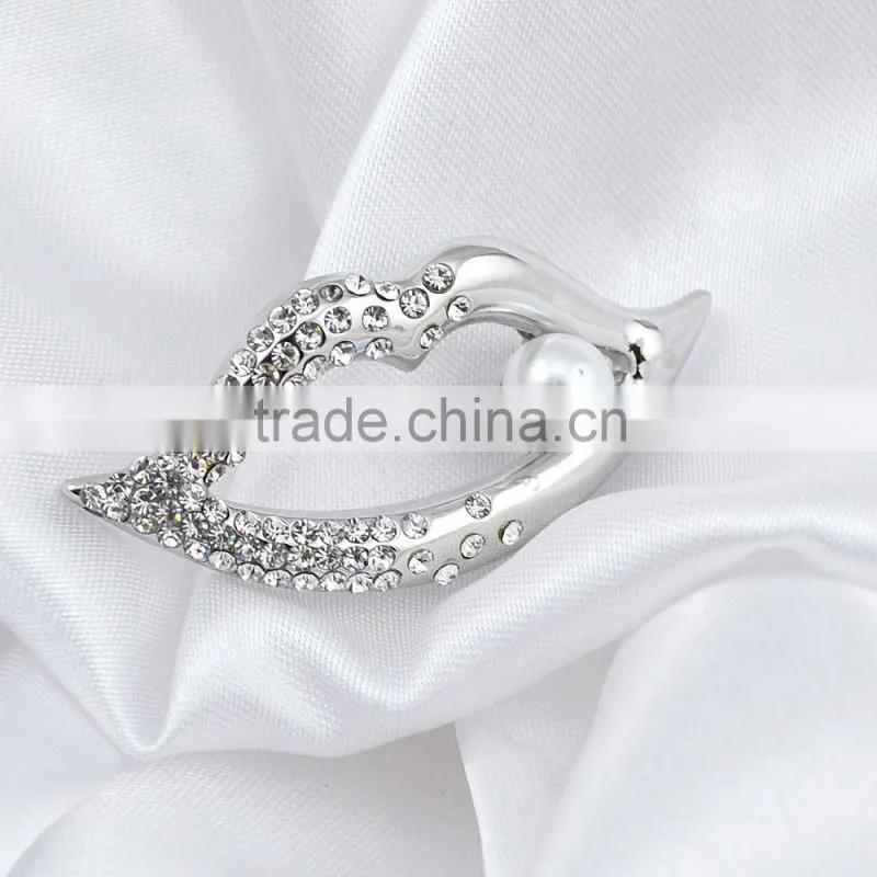 Elegant kiss brooch pin lip rhinestone crystal brooch sexy jewelry