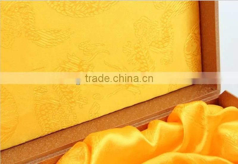 Beautiful wooden wine box with satin made in China factory
