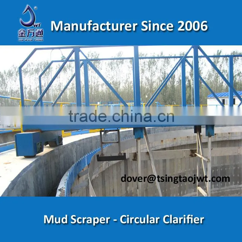 Peripheral drive circular sludge collector in circular tank