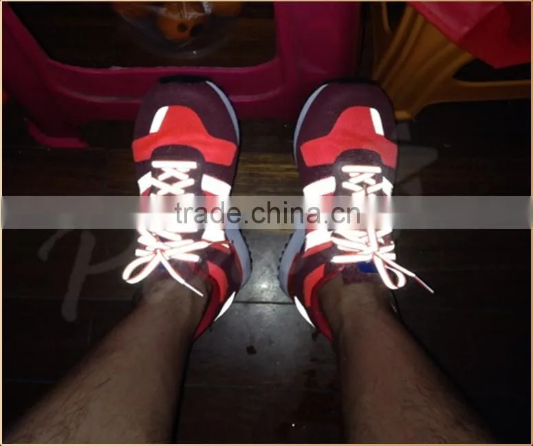 Clubbing 3M light reflective shoe laces reflects light in the dark