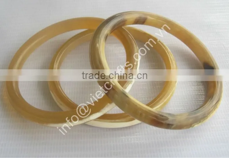 Buffalo horn bangle, natural horn vein color, rounded shape