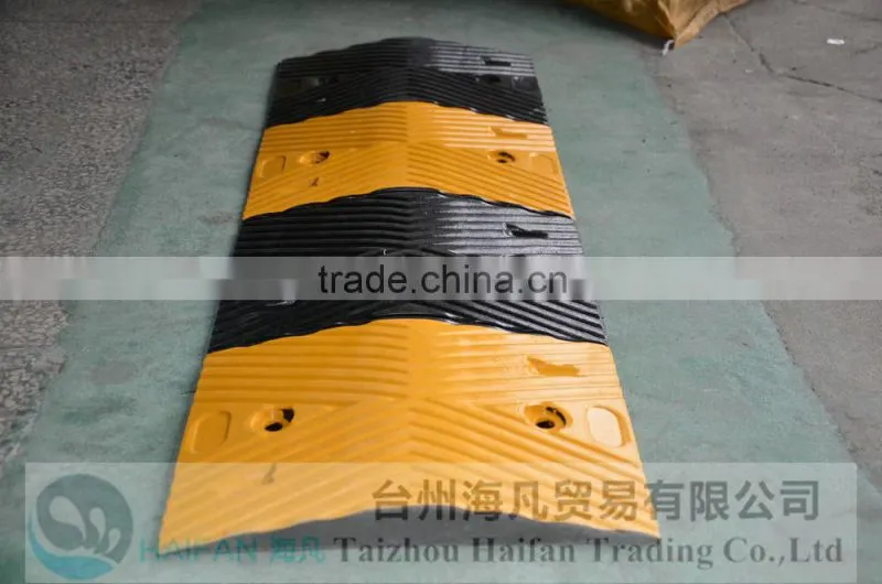 High quality traffic road speed hump for crossing/heavy strength rubber road speed breaker used on road for garage safety