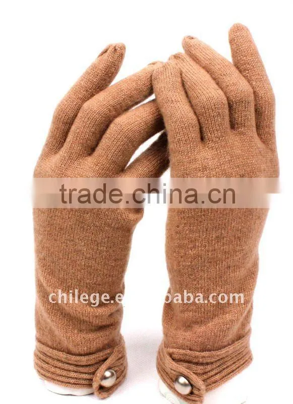 cashmere knitting gloves with button on the wrist